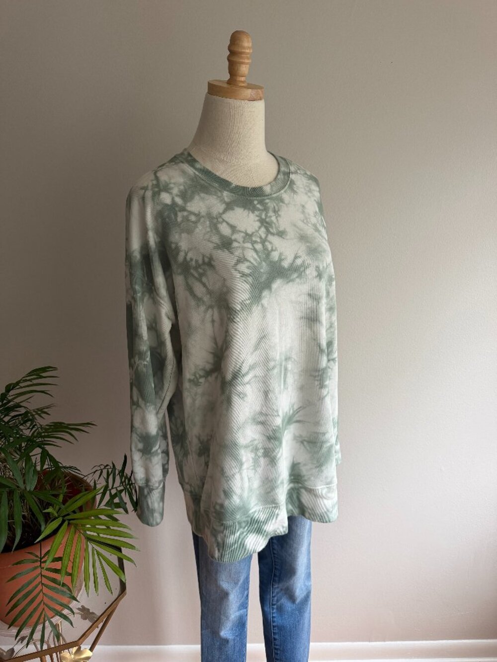Greylin Sage Green Tie-Dye Sweatshirt Size Small